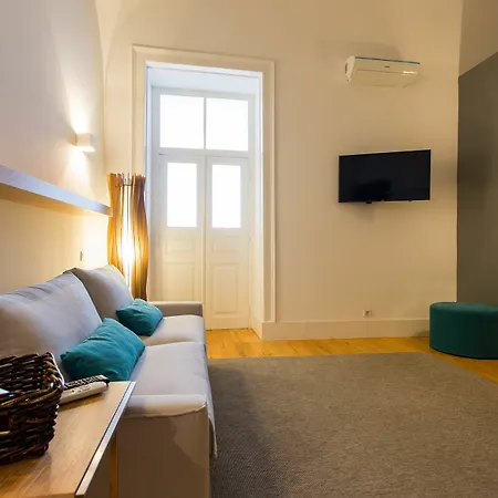 Bed & Breakfast Feels Like Chiado Prime 3*